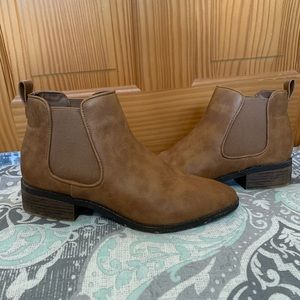 Size 8 brown ankle booties
